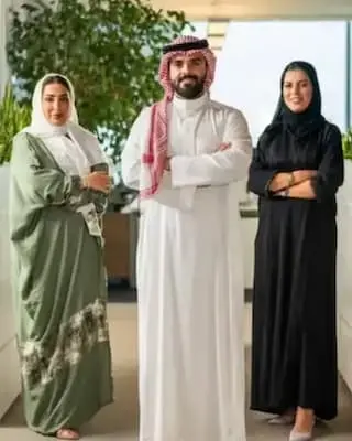 فريقنا المهني جاهز لتقديم حلول مبتكرة في تصميم الحقائب التدريبية.